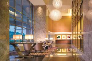 Posezení v ubytování The Ritz-Carlton Jakarta, Pacific Place