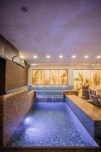 Bazén v ubytování Helios Hotel & SPA nebo v jeho okolí