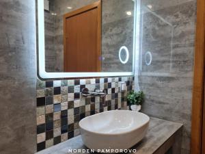 A bathroom at NordenPamporovo Még 35 kép