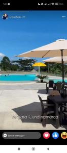 een screenshot van een videospel op een website bij Villa café in Vergara