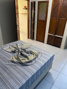a bed with a blanket on top of it at Casa Colorida in Prado