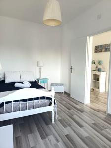 Una cama o camas en una habitación de Vila Sunrise