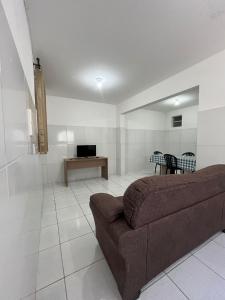 Televisyen dan/atau pusat hiburan di Casa de temporada conforto ao mar de Cabo Branco +26 gambar