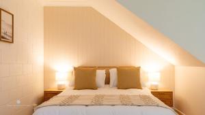 Ένα ή περισσότερα κρεβάτια σε δωμάτιο στο Agnes Break - 3 Bed, 2 Bath, Sauna, Walk to Beach +34 φωτογραφίες