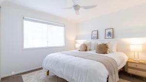 Ένα ή περισσότερα κρεβάτια σε δωμάτιο στο Agnes Break - 3 Bedroom, 2 Bath, 400m to Beach