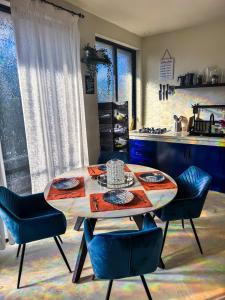 a kitchen with a table and chairs in a kitchen at Kaleidoscopic Apartment in La Majagua
