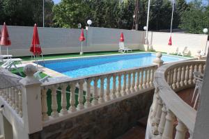 Bazén v ubytování Hotel Las Nieves nebo v jeho okolí