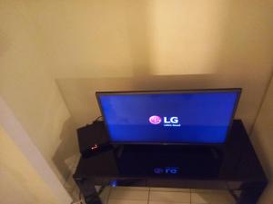 a computer monitor sitting on top of a table at Lagoon Studio Plage in Schœlcher