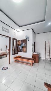 a living room with a wooden bench on the wall at Casa de Lami in Dalung +13 photos