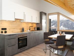 Kuchyňa alebo kuchynka v ubytovaní Apartment in Kaunerberg near Ski Resort