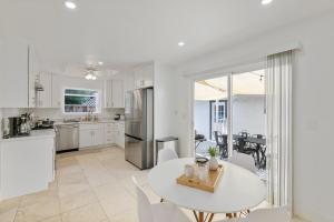 Kuchyň nebo kuchyňský kout v ubytování Molivu Homes 3BR - NewRemodel, PetFriendly, Yard + 36 fotografií