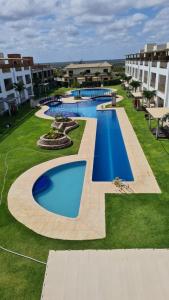 Bazén v ubytování Canoa Breeze - Apartment Roof Top nebo v jeho okolí