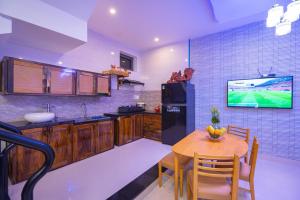 Η κουζίνα ή μικρή κουζίνα στο Như Phong homestay