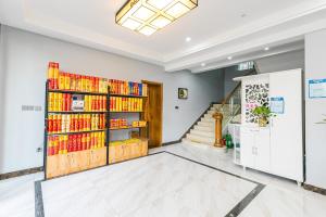 Biblioteca nella stanza in casa privata