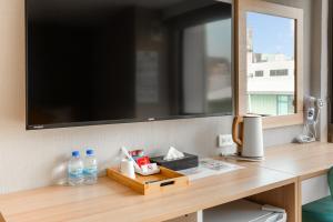 Příslušenství pro přípravu čaje a kávy v ubytování Mu Chen Hotel