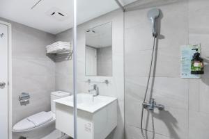 Koupelna v ubytování Mu Chen Hotel