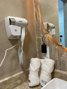 a bathroom with a blow dryer and two pairs of socks at Studio Completo com Vista no Catete in Rio de Janeiro