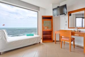 TV a/nebo společenská místnost v ubytování Mana Mui Ne Beach Resort & Spa