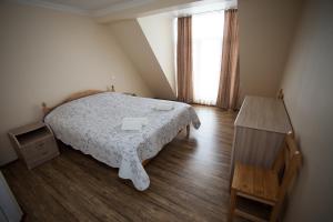 Rúm í herbergi á Mestiatour Guest House