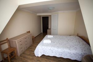 Rúm í herbergi á Mestiatour Guest House