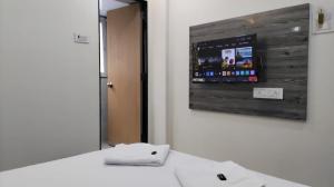 Hotel Sai Nidhi Residency客房内的一张或多张床位