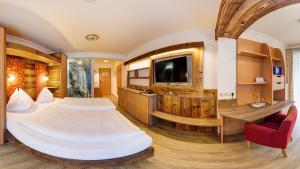 Postel nebo postele na pokoji v ubytování Hotel-Pension Egger