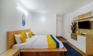 Itsy Hotels Shri Gv Inn, 600 Mtrs From Tiffin Top客房内的一张或多张床位
