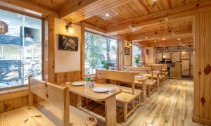 Itsy Hotels Shri Gv Inn, 600 Mtrs From Tiffin Top餐厅或其他用餐的地方