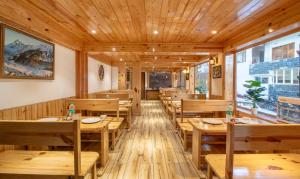 Itsy Hotels Shri Gv Inn, 600 Mtrs From Tiffin Top餐厅或其他用餐的地方