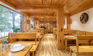Itsy Hotels Shri Gv Inn, 600 Mtrs From Tiffin Top的休息区