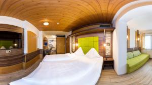 Postel nebo postele na pokoji v ubytování Hotel-Pension Egger
