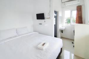 Кровать или кровати в номере RedDoorz near Big Mall Samarinda
