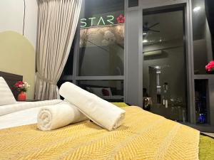 Un ou plusieurs lits dans un hébergement de l'établissement Star Residence KLCC By FZB