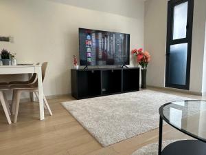 Télévision ou salle de divertissement dans l'établissement Star Residence KLCC By FZB