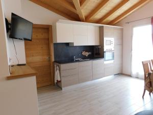 Η κουζίνα ή μικρή κουζίνα στο Ciasa Weiss +16 φωτογραφίες