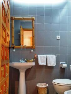 Phòng tắm tại Hotel Fuertescusa