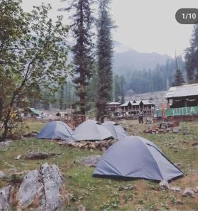 クルにあるThe cafe vee camping point Tosh kutlaの一団のテント