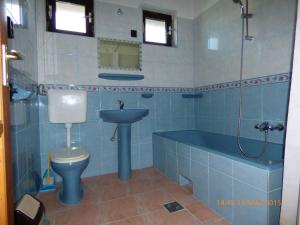 Koupelna v ubytování Fábián Apartman-ház
