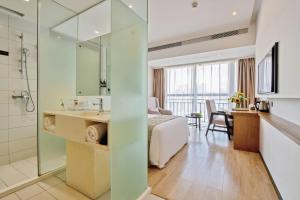 Koupelna v ubytování Hongdu Hotel + 35 fotografií