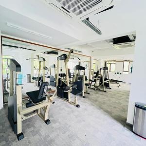 Fitness centrum a/nebo fitness zařízení v ubytování Seaview 3B2R Cozy 10pax Forest City Near Tuas + 28 fotografií