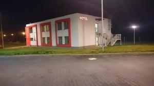 Afbeelding uit fotogalerij van Hotel Nowostawy A2 MOP in Nowostawy Dolne