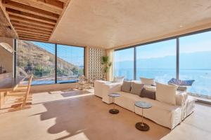 a living room with a white couch and large windows at 大理千山继酒店 Dali Qianshanji Hotel in Dali +26 photos