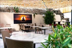Posezení v ubytování Brit Hotel Confort Auclair