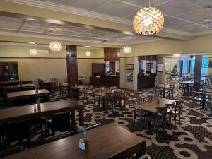 Castlereagh Hotel餐厅或其他用餐的地方
