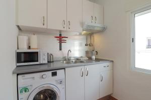 Kuchyňa alebo kuchynka v ubytovaní C75 - Comfy 3 Bedroom Near City Center + 4 fotografie