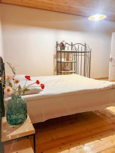 Rúm í herbergi á Mestia Rooms