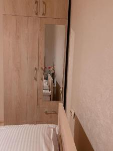 Rúm í herbergi á Mestia Rooms