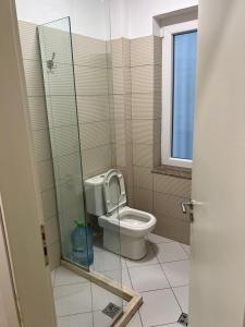 Koupelna v ubytování shengjin apartaments + 37 fotografií