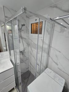A bathroom at Beautiful Studio in Minerva Még 17 kép