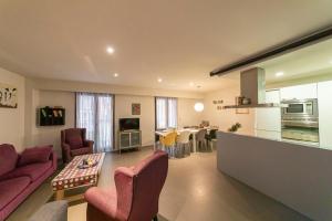 a living room with a couch and a table at Casa Soto Del Ebro in Tudela